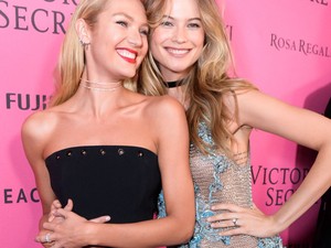 Egyre kerekebb a szupermodellek hasa: Candice Swanepoel és Behati Prinsloo várandós pocakjukat mutogatják