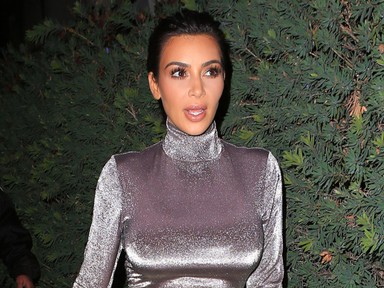 Kim Kardashian megint a pucér fenekét mutogatja