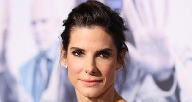 Sandra Bullock visszatért a vörös szőnyegre, és ÚRISTEN, milyen jól néz ki!