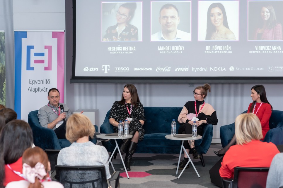 A kerekasztal beszélgetés meghívott vendégei Hegedűs Betti, Virovecz Anna és Mangel Berény voltak