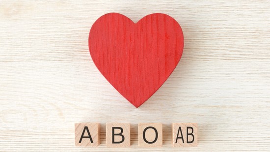 A vércsoportod nagyobb hatással van a személyiségedre, mint gondolnád: így határoz meg pontosan