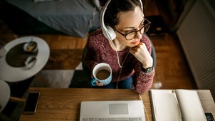 Míg egy tinédzser általában arra törekszik, hogy ötöst kapjon vagy felvegyék az egyetemre, addig felnőttként magunknak tűzhetünk ki tanulási célokat