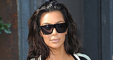 Miért nem lógatod csak úgy ki a melleidet, Kim Kardashian?