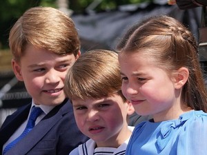 Elolvadunk:  Így üdvözölte György, Sarolta és Lajos herceg az ünneplőket 