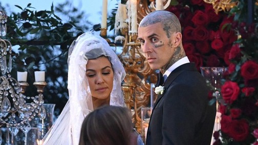 Ilyen miniruhában ment férjhez Kourtney Kardashian