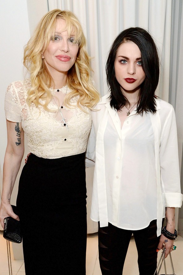 Francis Bean a válás után visszatalált anyjához