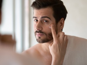 Arcápolási rutin pasiknak: mutatjuk mit és hogyan csinálj lépésről lépésre