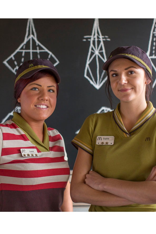 A brit McDonald`s dolgozóinak ruhája