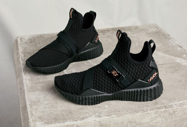 Selena Gomez az év legszexibb edzőtermi cuccában, és erősebb mint valaha