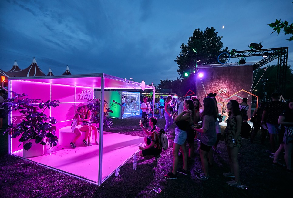 Idén is 20%-os kedvezmény jár a H&M-ben, ha van Szigetes karszalagod