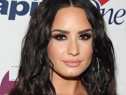 Demi Lovato megmutatta az ˝extra háját˝ Instagramon, hogy egy fontos dologra felhívja a figyelmet