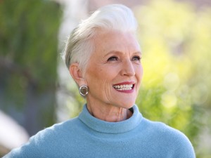 A strand mindenkié, kortól és alkattól függetlenül, azaz: 70 éves modelleket is a címlapra!