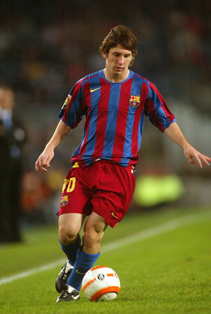 Lionel Messi - Messi karrierje 18 évesen egy robbanásszerű nemzetközi áttörés fázisában járt. Ekkor szerezte meg az első felnőtt gólját a FC Barcelona csapatában, és U20-as világbajnoki címet nyert az argentin válogatottal. (2005)