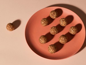 Napi recept: édes-pikáns datolyagolyók Porkoláb Eszter dietetikus ajánlásával