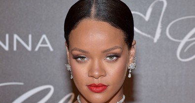 Rihanna nagyasszony felékszerezve