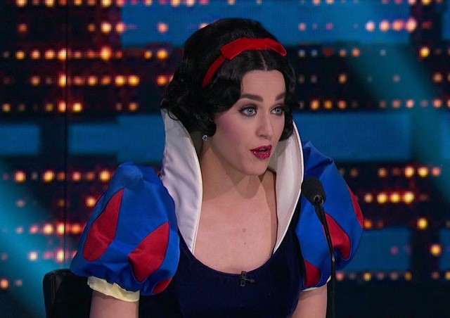 Katy Perry mint Hófehérke