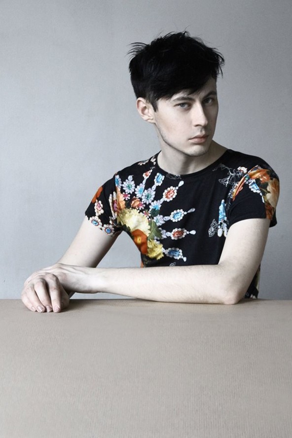 Képzőművészből hajszobrász