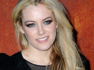 A legdögösebb királyi unoka tarolhat a moziban