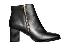 Egy bokacsizma aranyszínű cipzárral és egy kényelmes, ám az alakot csodásan megnyújtó sarokkal: jolly joker! C&A 11990 Ft