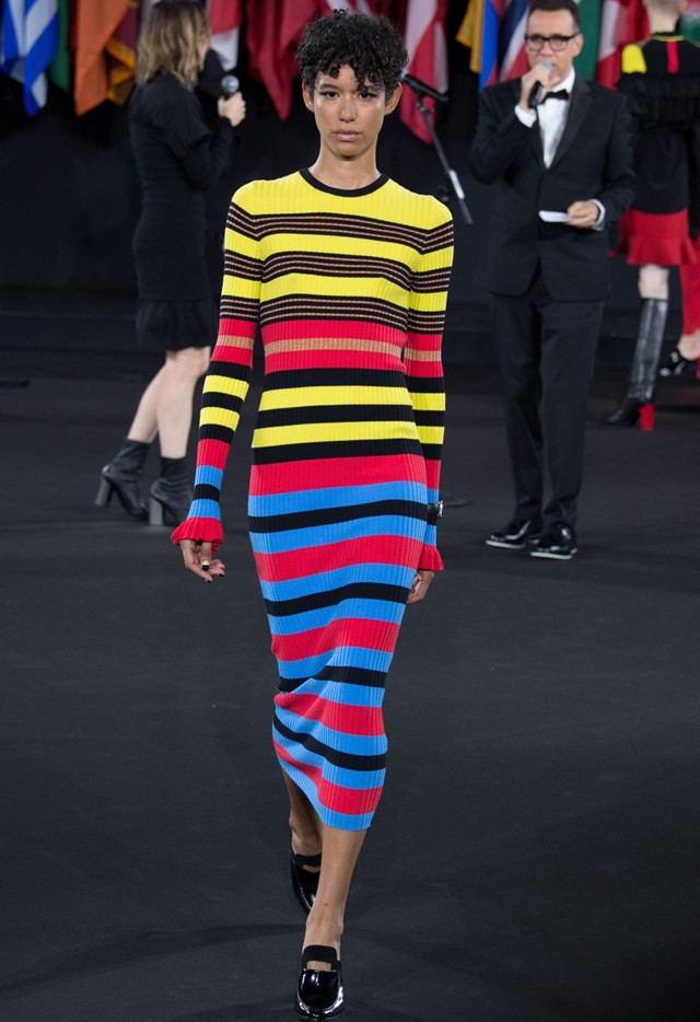 Csíkos szett az Opening Ceremony kifutóján