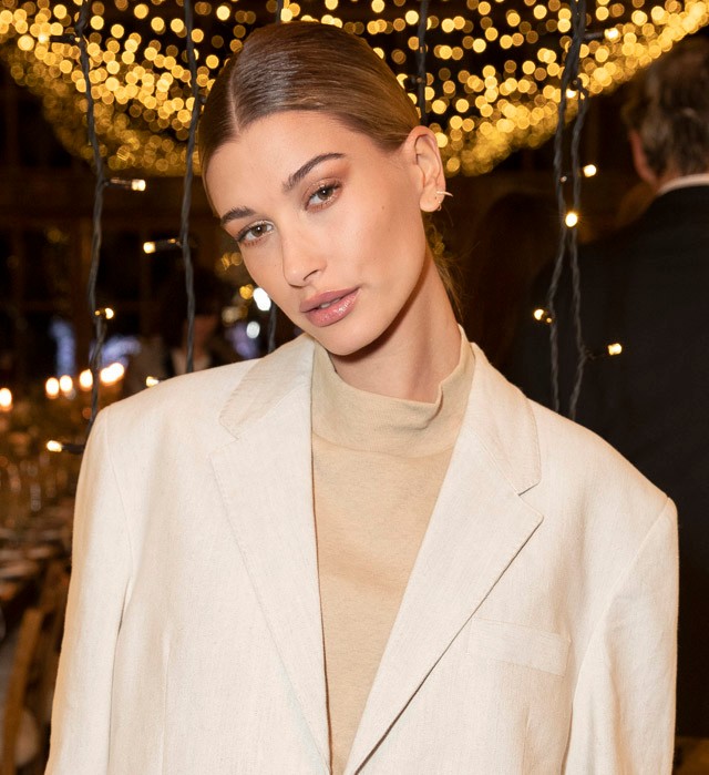 Tessék? Hailey Bieber neonsárgára festette a haját