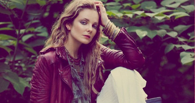 Mihalik Enikő modern hippiként is gyönyörű