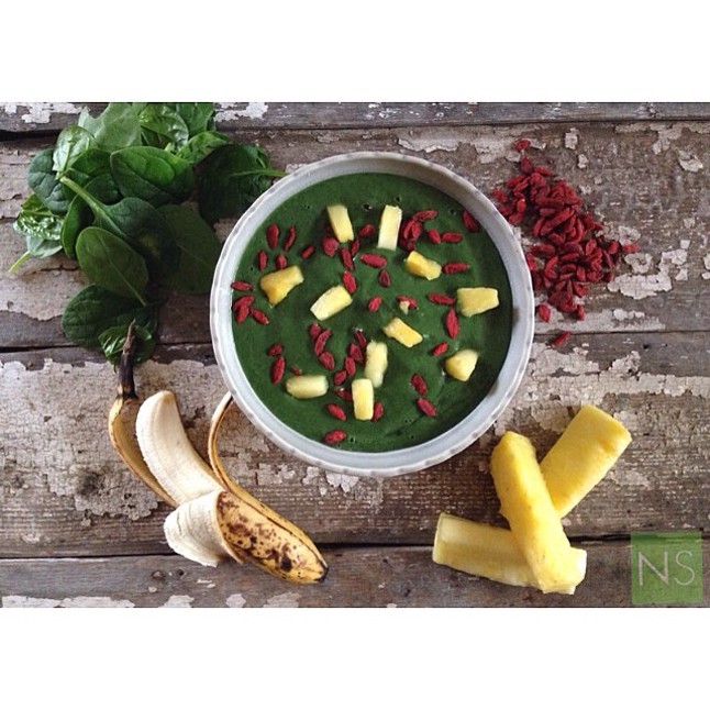 @nutritionstripped Zöldségen alapuló, gluténmentes diétát népszerűsítő blogger, aki a zöld smoothie-k nagymestere.