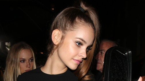 Palvin Barbi szexi kis feketében bolondította a nagymenő sztárokat