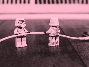 Ezért ne töltsd soha nyilvános helyen a telefonod