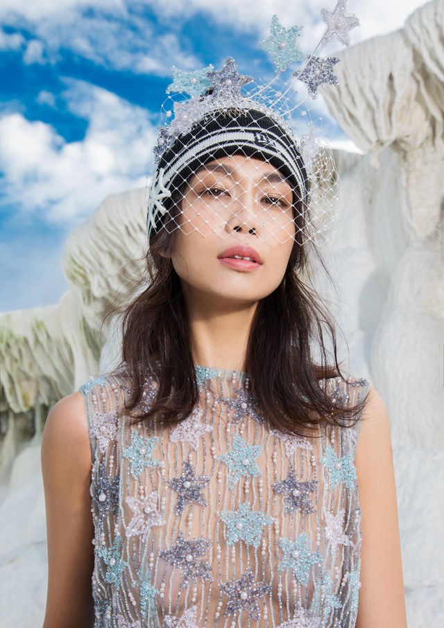 Finom csipkével és gyöngyökkel díszített ruhaköltemények a Sentiments Couture új kollekciójában!