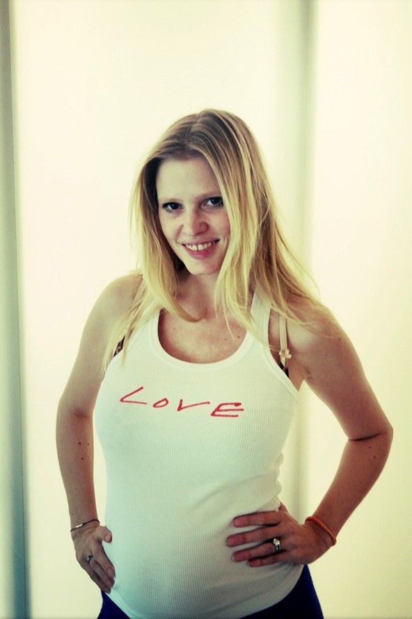 Le sem tagadhatná Lara Stone, hogy babát vár