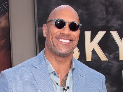 Dwayne Johnson csupa mosoly a Felhőkarcoló premierjén