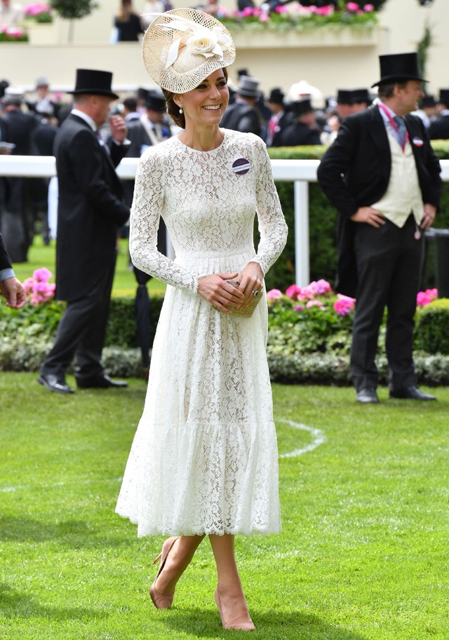 kate middleton, csipkeruha, ascot, royal escot, lóverseny, dolce & gabbana