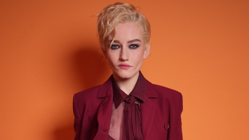 Az Inventing Annából is ismert Julia Garner áttörést jelentő szerepét a festészet és az ökölvívás inspirálták