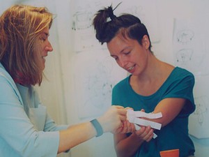 Vannak élethelyzetek, amikor a nem verbális kommunikáció és a design életminőséget javíthat, de akár életet is menthet — beszélgetés Dezső Renáta kutató-tervezővel