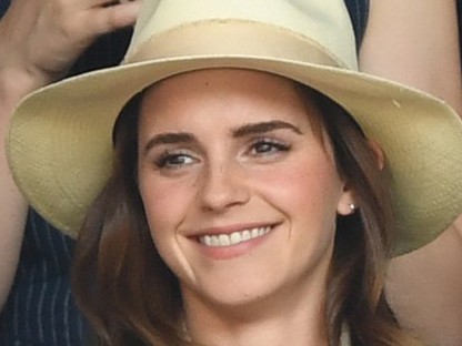 Sosem láttad még: Emma Watson fekete bikiniben romantikázik