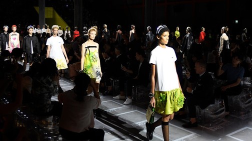 Ezt hogy gondolták? Rasszista figurával sokkolt a Prada