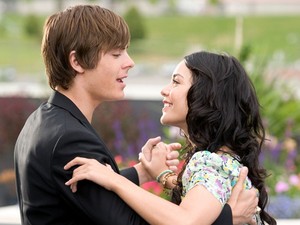 Vanessa Hudgens újra Gabriella Montez szerepébe bújt új videóklipje kedvéért