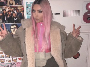 Kim Kardashian kéthónapos kislánya már most a pózolás mestere!