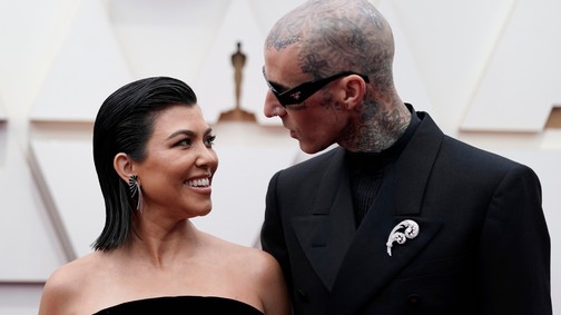 Minden titkot kifecsegett Kourtney Kardashian szüléséről Travis Barker