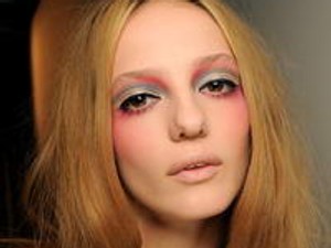 Új frizura-, sminktrendek - vissza az időben