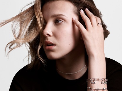 Mostantól biztosan Pandora ékszereket vásárolsz majd: Millie Bobby Brown a márka új arca
