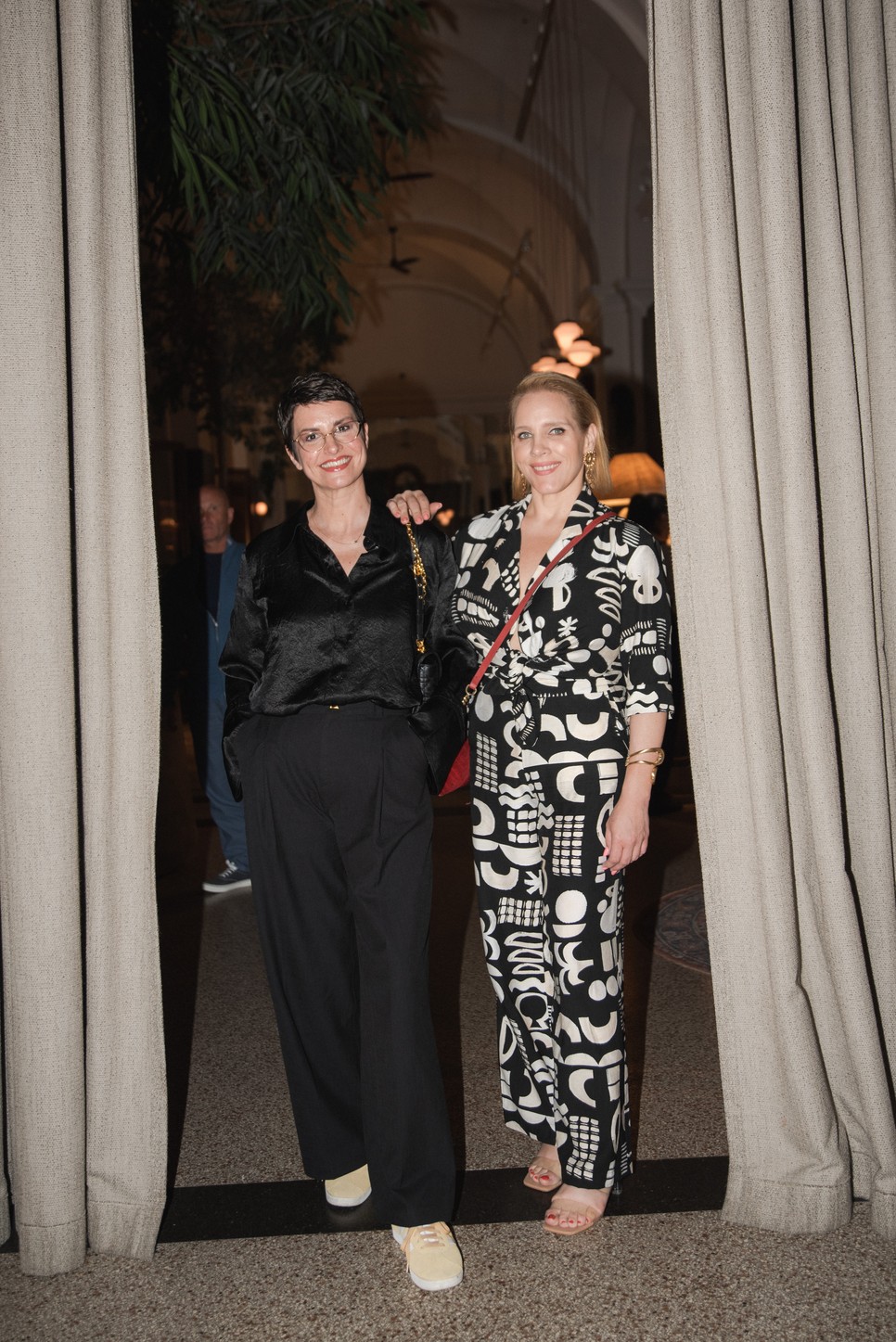 Tóth Vera és Szentesi Éva írónő a GLAMOUR BOOK vacsoráján