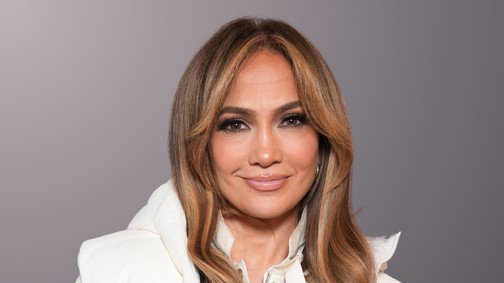 Jennifer Lopez minden idők legmélyebb dekoltázsában bulizott: valami elképesztően felszabadult időszakát éli az énekesnő
