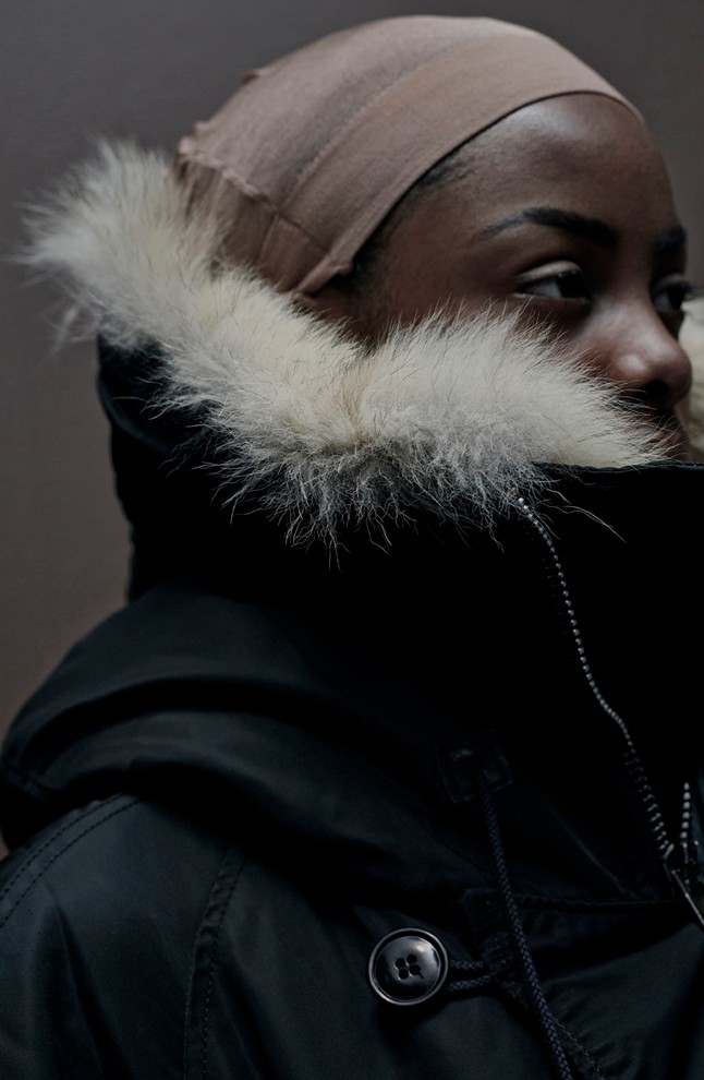 Szakadt harisnyák, szemét, fenékmutogatás és meztelenkedés Kanye West új kollekciójában