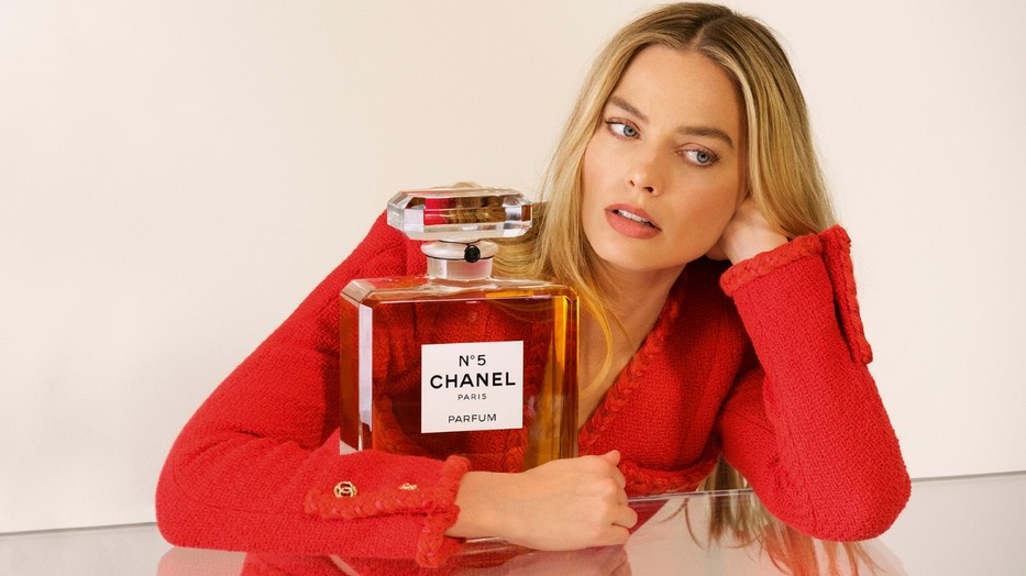 Margot Robbie tűnik fel a Chanel ikonikus N°5 illatának arcaként