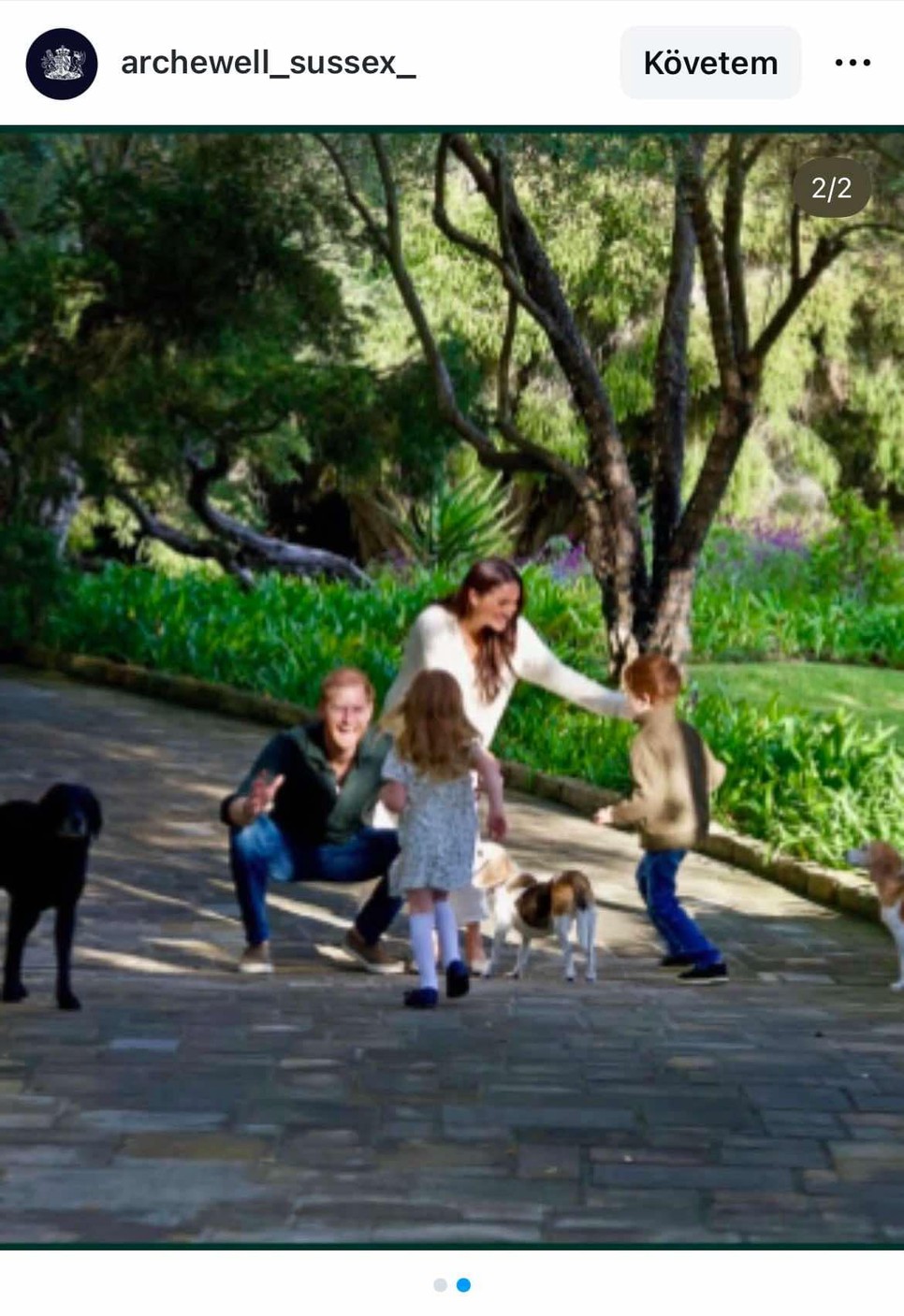 Lilibet hercegnő hátulról egy az egyben úgy néz ki, mint unokatestvére, Sarolta hercegnő