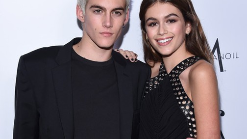 Cindy Crawford 16 éves fia is kiszőkült Kaia után