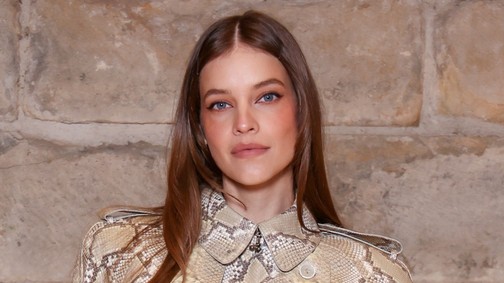 Palvin Barbara a világ legegyszerűbb ruhájában tarolt a párizsi divathéten