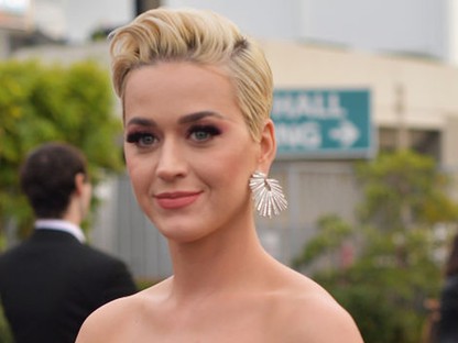 Katy Perry magyar tervező ruhájában bulizott az Oscar estéjén